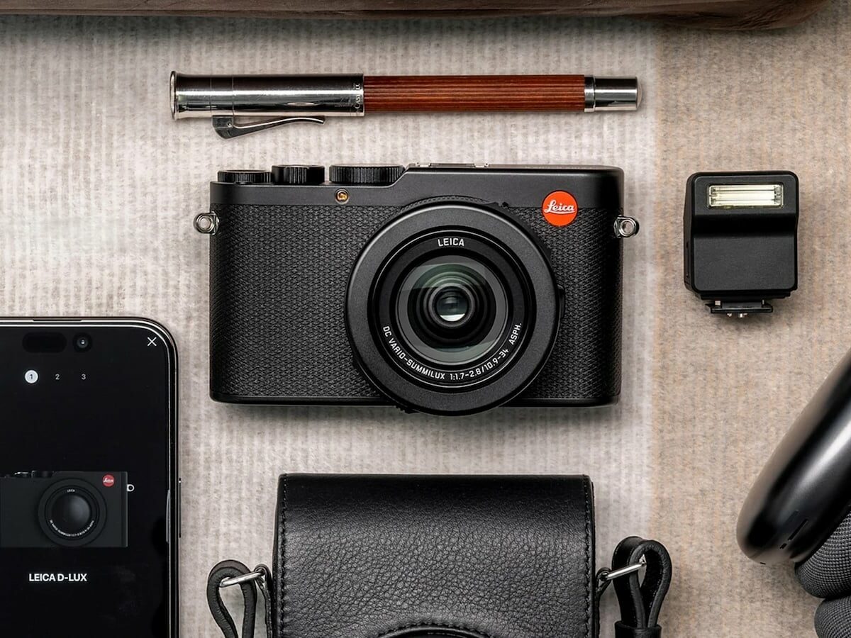 Leica D-Lux 8 showcases a compact, ergonomic form