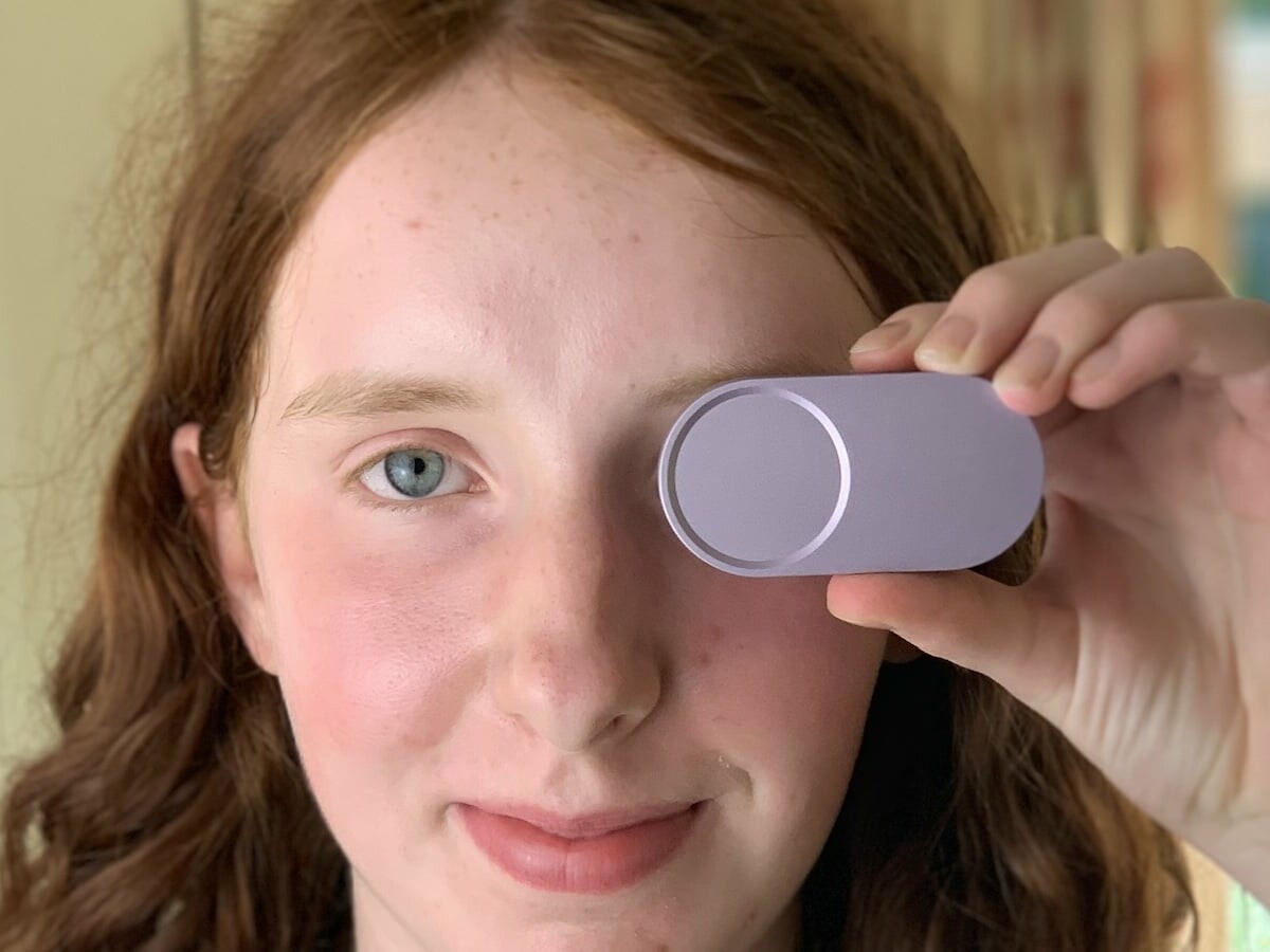 This reusable contact lens case is sustainable and hygienic