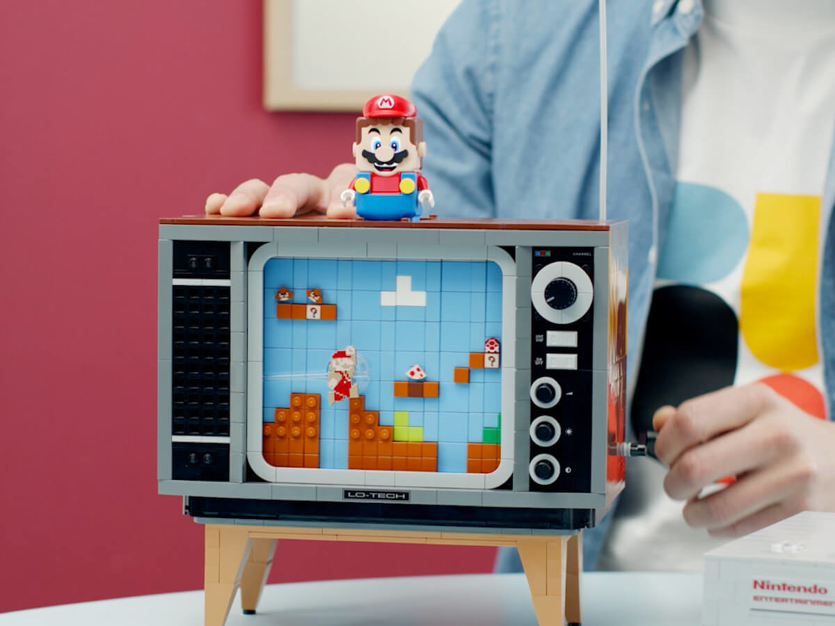 This LEGO Nintendo Entertainment System Brings Mario to Life