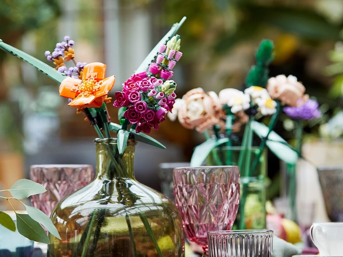 The LEGO Flower Bouquet has posable petals and stems