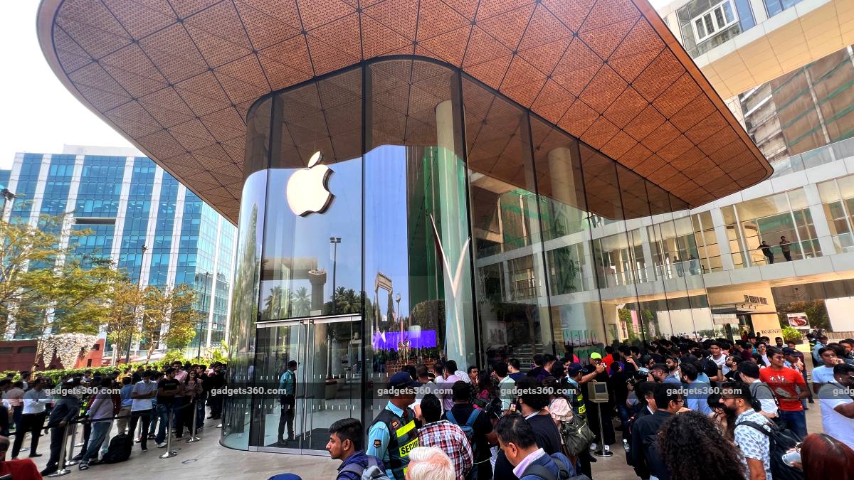 India’s First Apple Store Officially Opens Its Doors to Customers in Mumbai: All You Need to Know