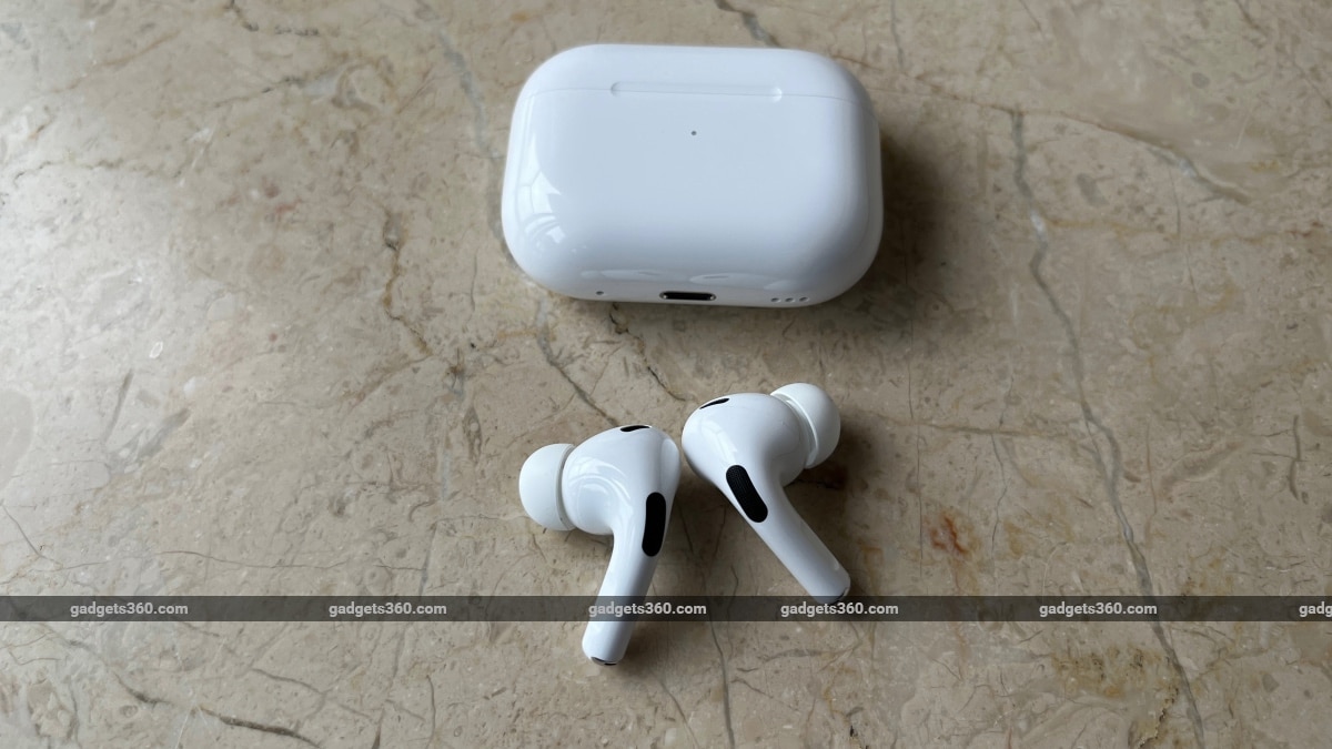 Apple AirPods With Camera and Heart Rate Tracker Still in Development: Mark Gurman