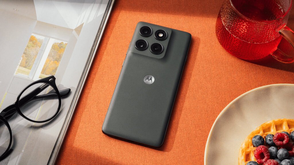 2025_MOTOROLA_EDGE_LIFESTYLE_6_optimized.jpg