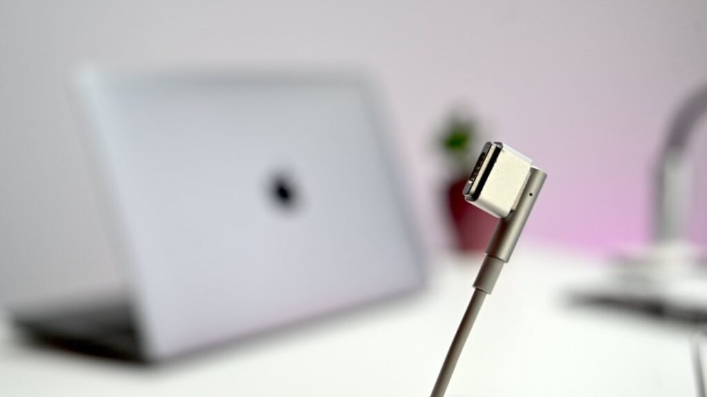 66759-140010-MagSafe-xl.jpg