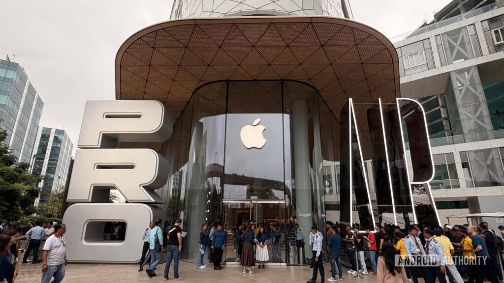 Apple-Store-front-facade-with-Pro-and-Air-logo-for-iPhone-17-Pro-and-iPhone-Air-scaled.jpg