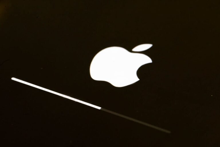 blackapplegettyimages-1076542330.jpg