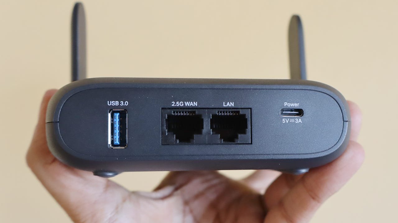 tp-link-roam-7-mobile-router-image-2.png