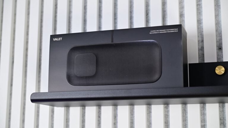68384-144133-Twelve-South-Valet-Box-on-Shelf-xl.jpg