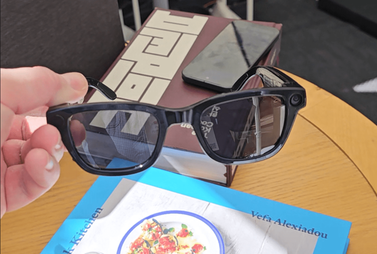 4203981-0-76848300-1785513381-Google-XR-glasses-3.png