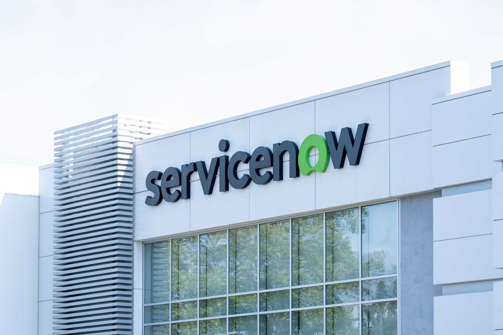 4215430-0-01063400-1787957985-servicenow_shutterstock_editorial_2356641345.jpg