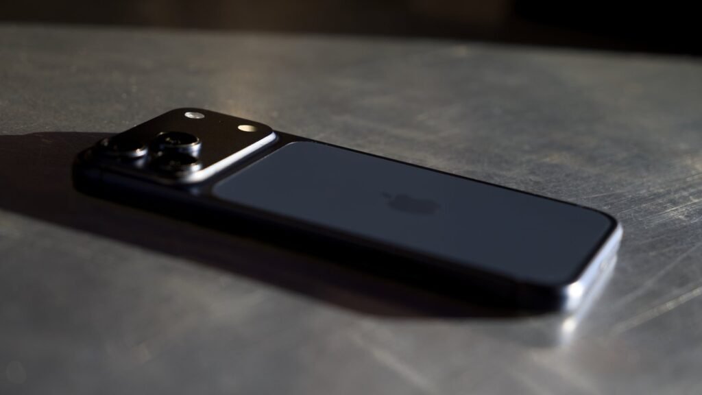 68504-144339-iPhone-17-Pro-Max-facedown-camera-bar-xl.jpg