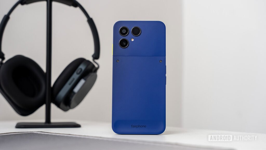Fairphone-Gen.-6-stood-up.jpg