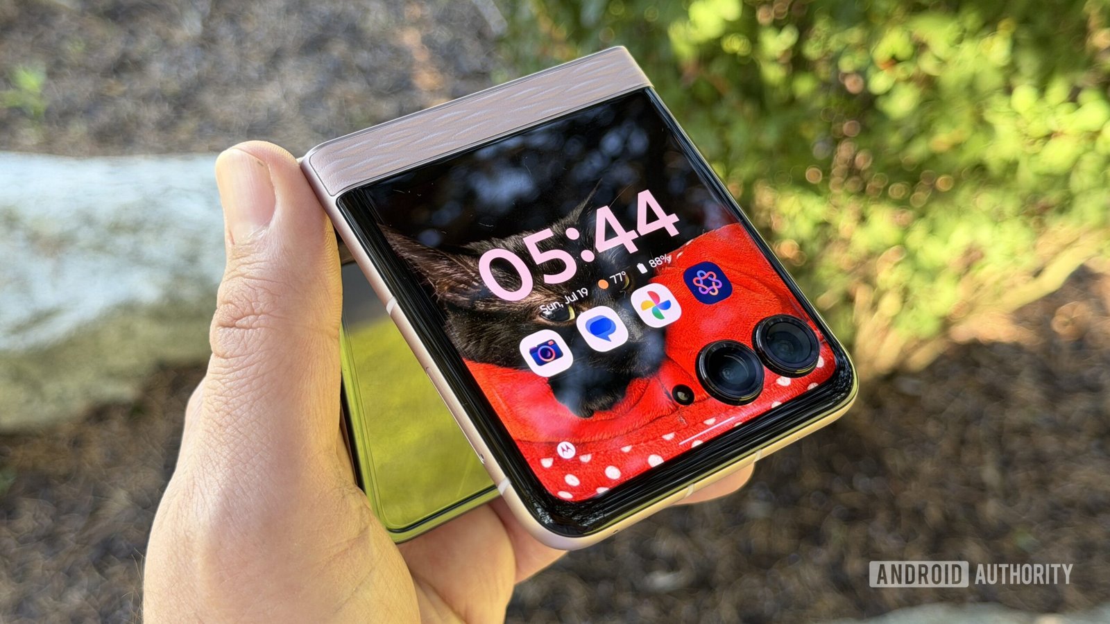 Motorola-Razr-2026-folded-in-hand-scaled.jpg