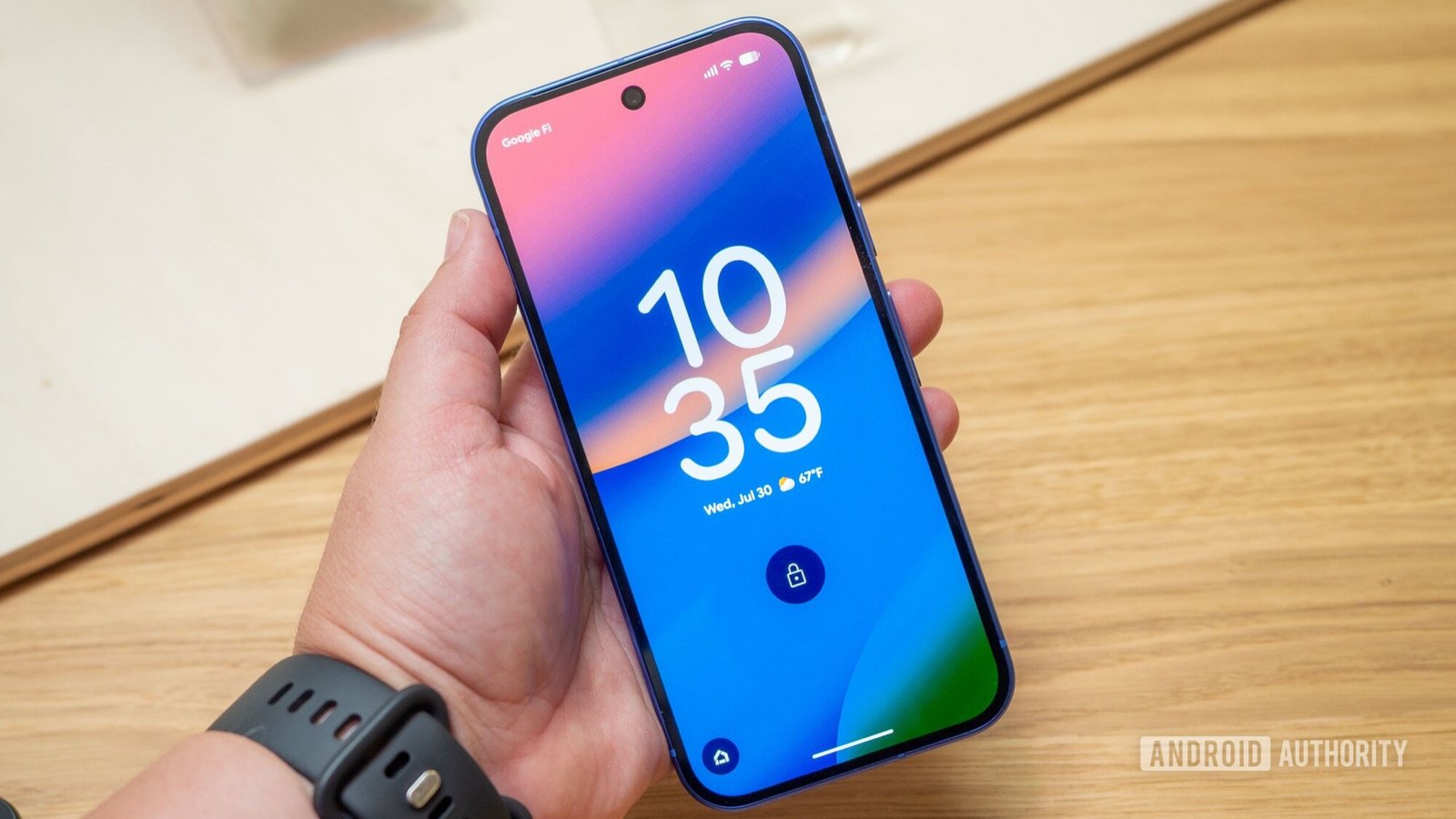 google-pixel-10-in-hand-display-lockscreen.jpg