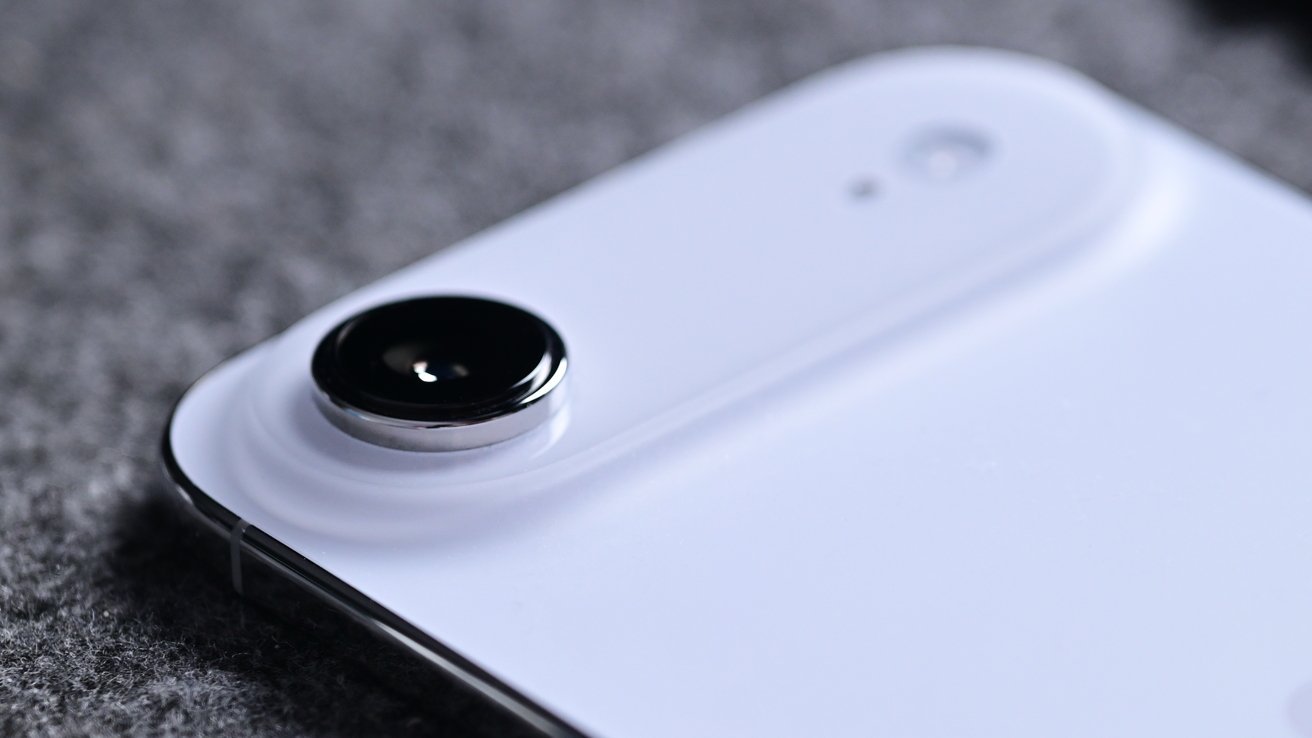 68882-145113-iPhone-Air-camera-plateau-close-up-xl.jpg