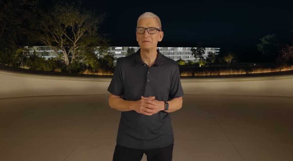 69022-145524-Tim-Cook-Dark-Mode-xl.jpg