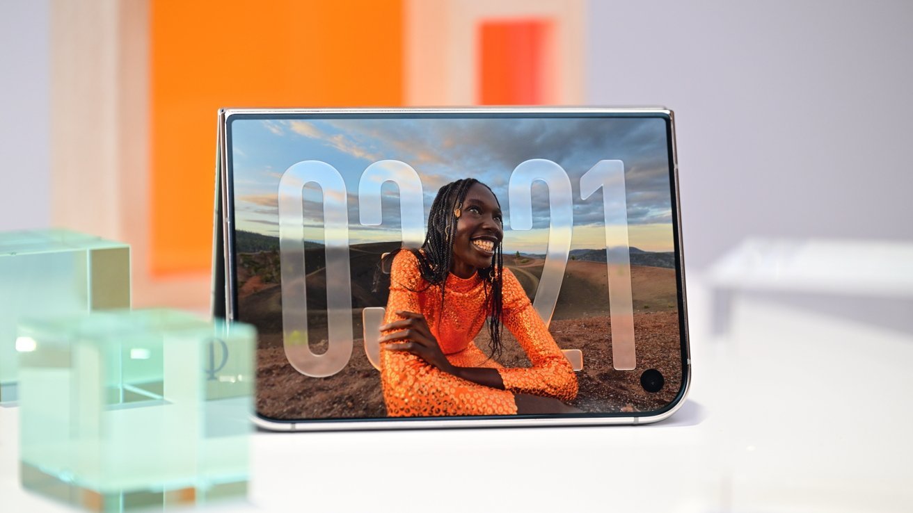 69053-145592-iPhone-Duo-Apple-Event-StandBy-clock-xl.jpg