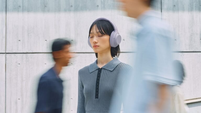 sony-wh-1000xm4c-lavender-noise-cancelling-headphones-01.jpg