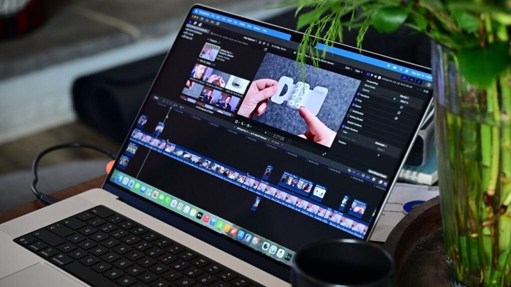 69186-145953-MacBook-Pro-M5-Max-Final-Cut-Pro-xl.jpg