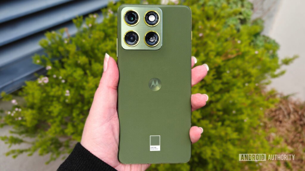 the-back-of-the-motorola-edge-70-scaled.jpg